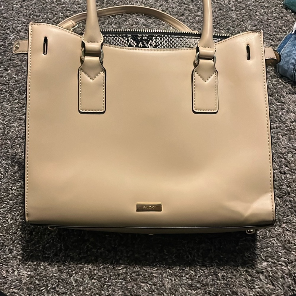 I am selling a Aldo purse. Tan color with snake skin.